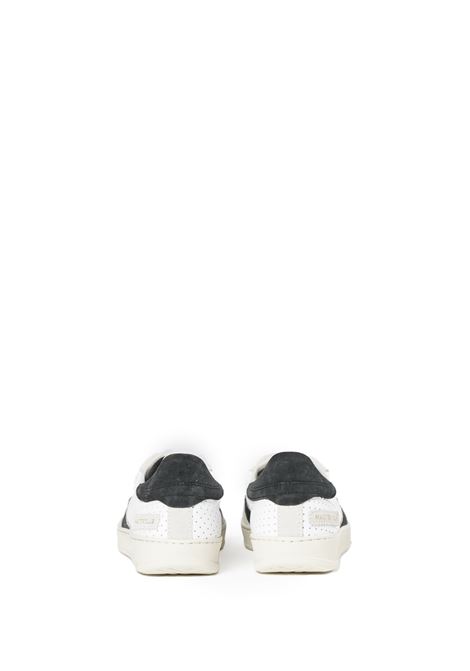 Sneakers made in Italy in pelle bianca con dettaglio nero MOACONCEPT | Scarpe | MG580W/B